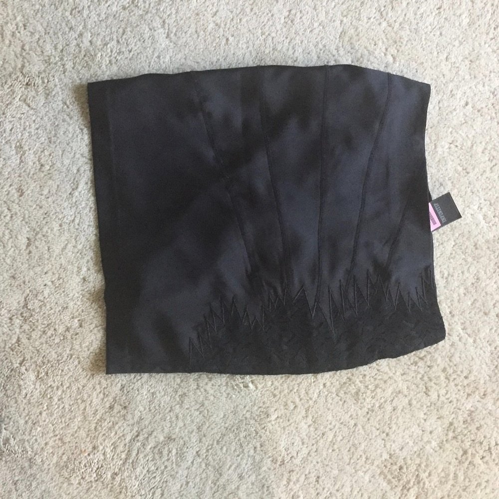 NEW LISTING Dressy skirt
